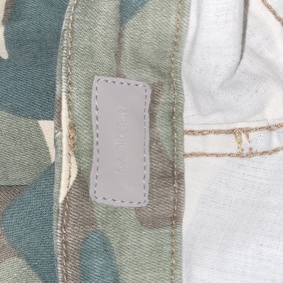 MOTHER High Waisted Looker Ankle Fray in See Me ( Camouflage) Size 25 - Picture 10 of 16